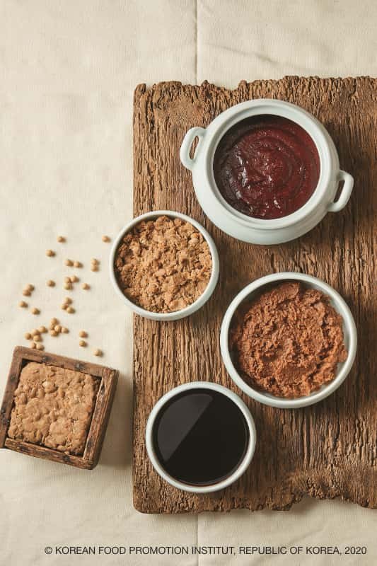 Différentes variétés de jang fermentés : doenjang, ganjang, gochujang